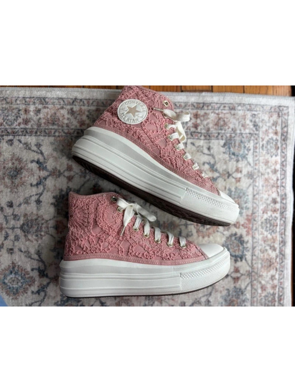 Womens size 8.5 USA Pink Lace Hightop Platform Converse Sneakers
